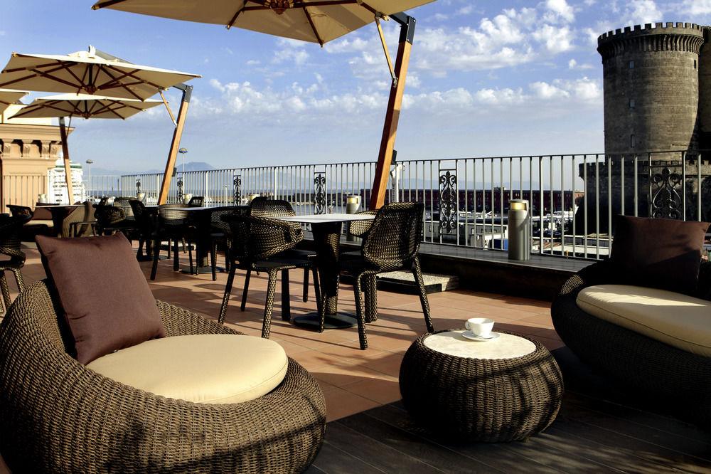 Mercure Napoli Centro Angioino Exterior foto