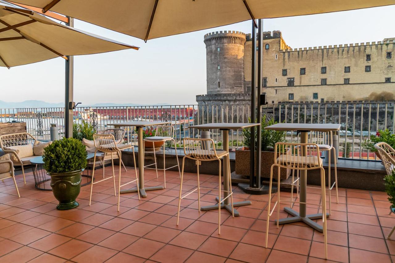 Mercure Napoli Centro Angioino Exterior foto
