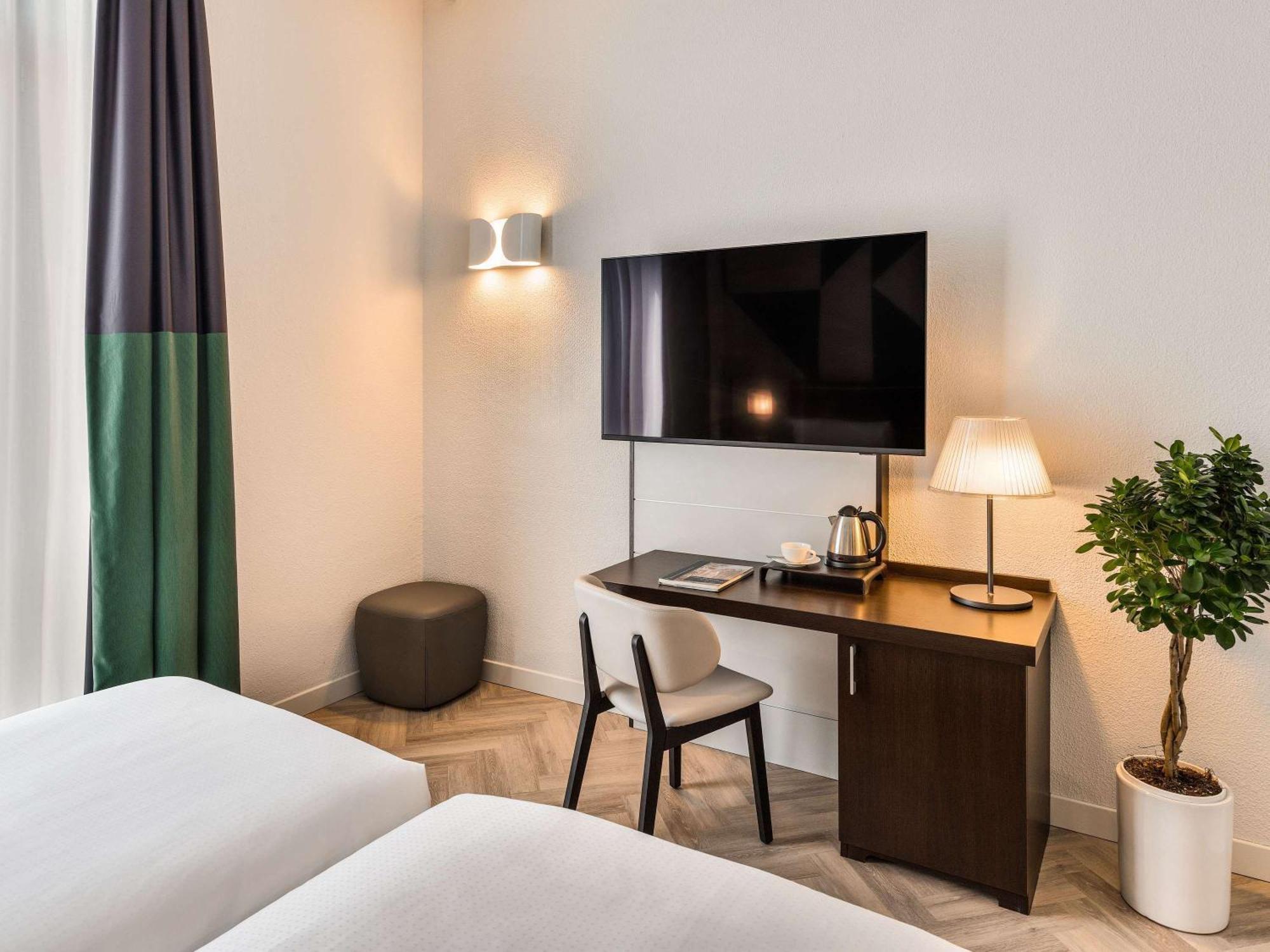Mercure Napoli Centro Angioino Exterior foto
