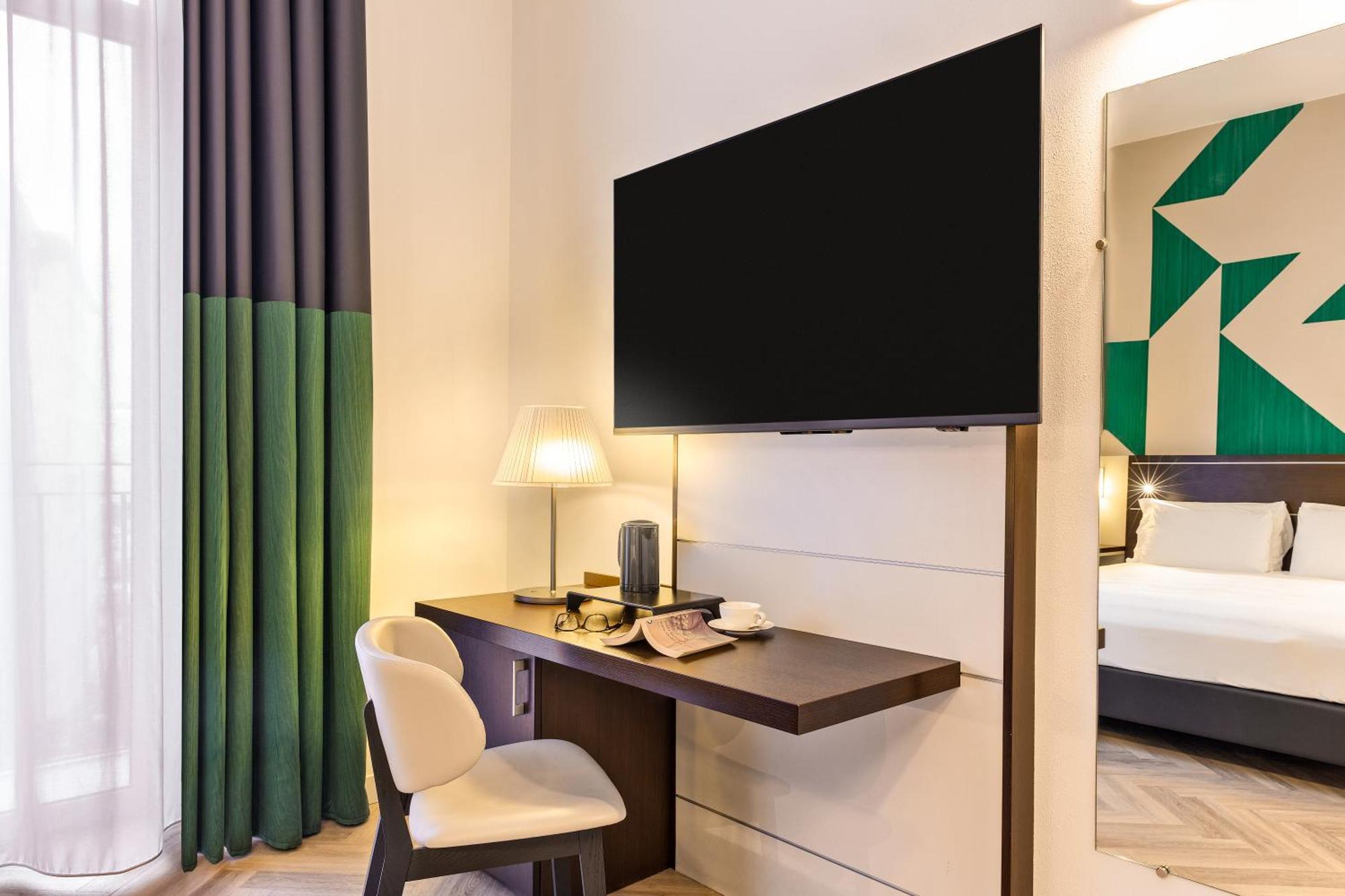 Mercure Napoli Centro Angioino Exterior foto