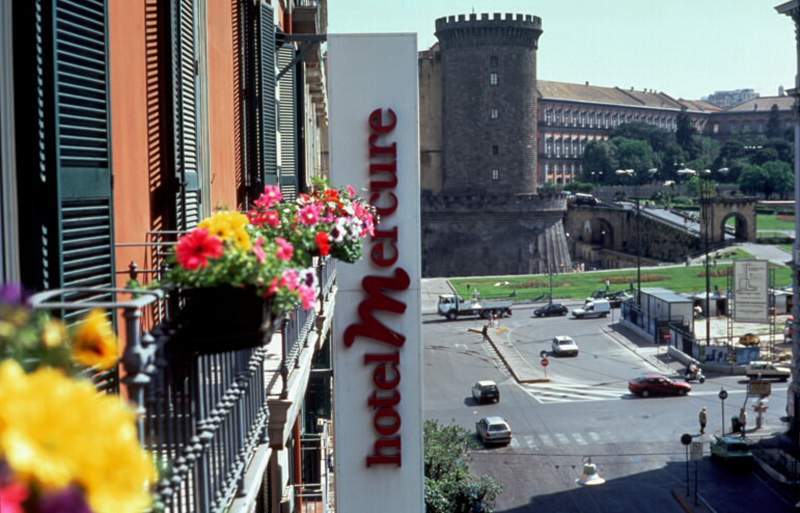 Mercure Napoli Centro Angioino Exterior foto