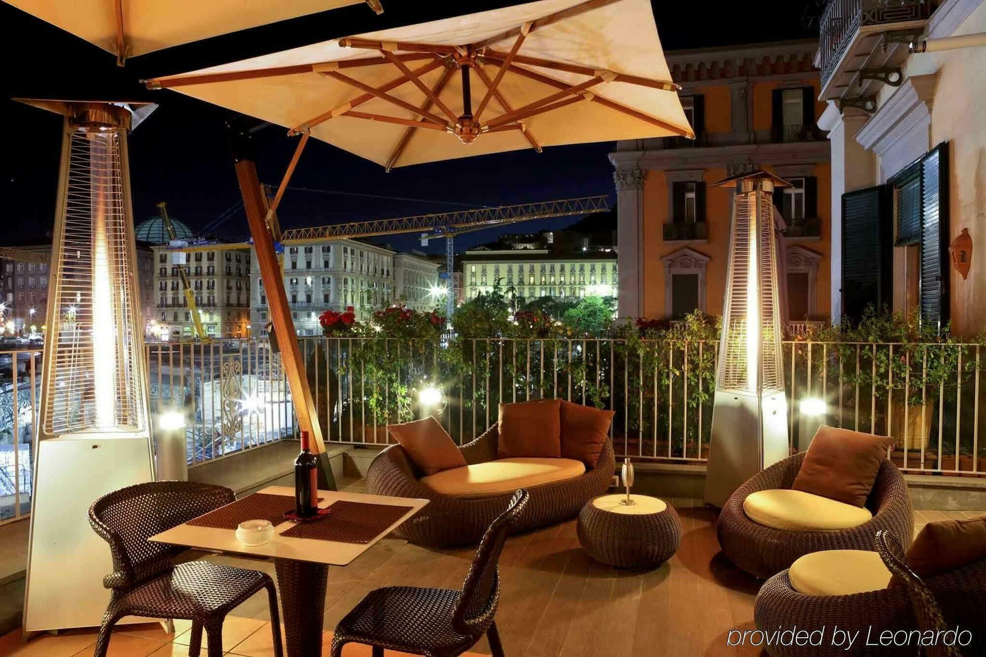 Mercure Napoli Centro Angioino Exterior foto